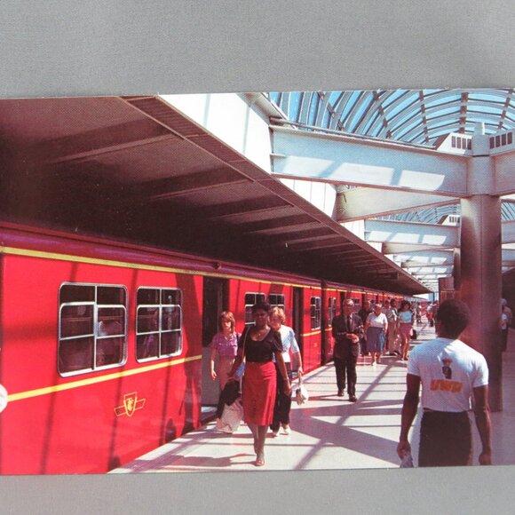 Share Vintage Postcard - Yorkdale Station Toronto Canada - Dexter Press - Picture 1 of 4